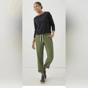 PACT Daily  Twill Pant in Olivine. Pull on Organic Cotton. Ladies size L
